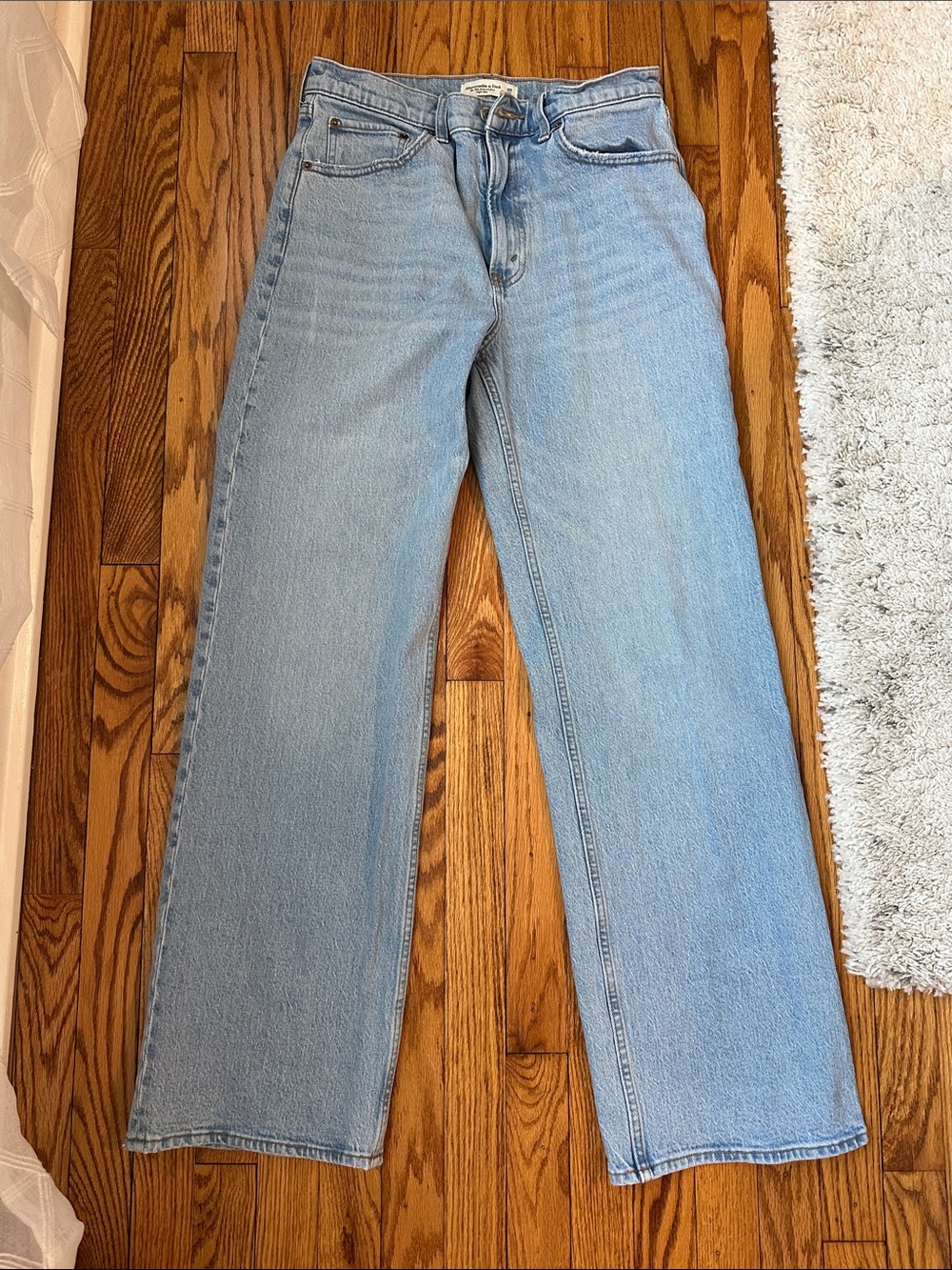 Abercrombie & Fitch The ‘90s Relaxed Jean High Rise